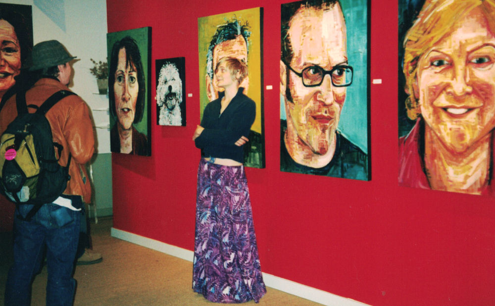 Gwenn Seemel à un vernissage en 2003