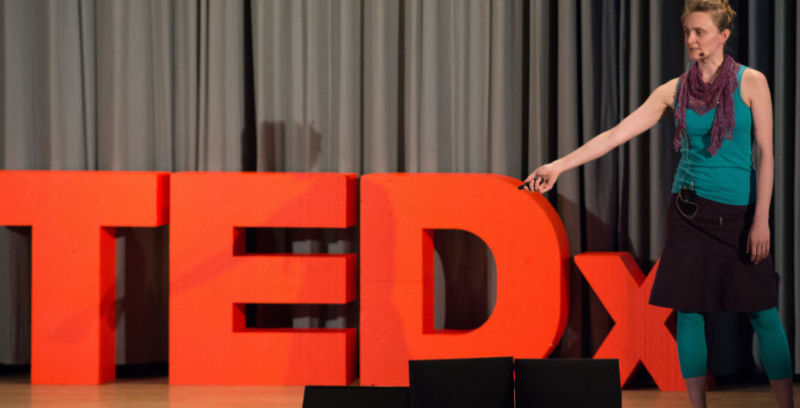 painter Gwenn Seemel speaking at TEDxGeneva