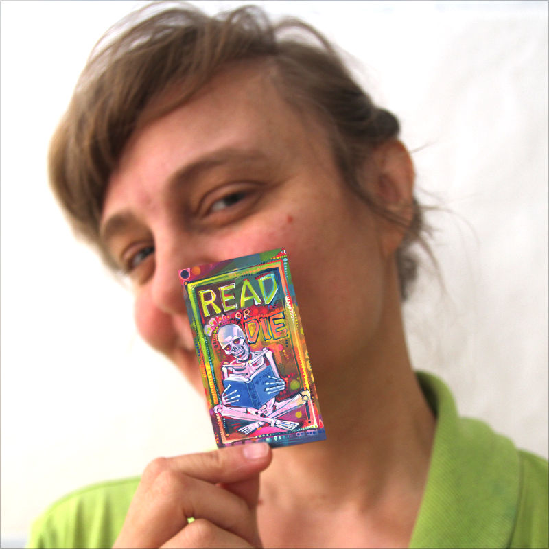 Gwenn with a Read or Die card